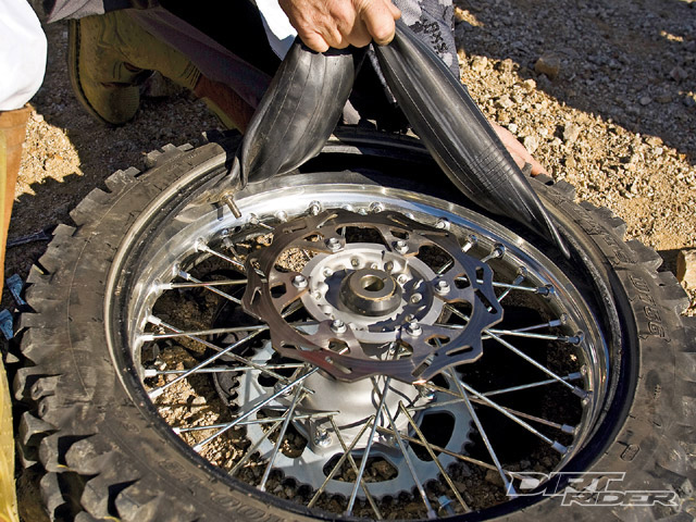 Как снимать заднее колесо на мотоцикле